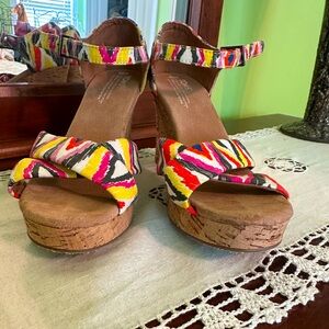 Toms Colorful Abstract Wedge Sandals Size 9.5